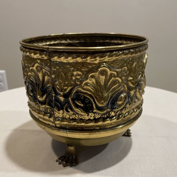 Vintage Embossed Brass Planter Pot Tri-Foot Claw Feet, MCM Elpec England Decor - Picture 10 of 11